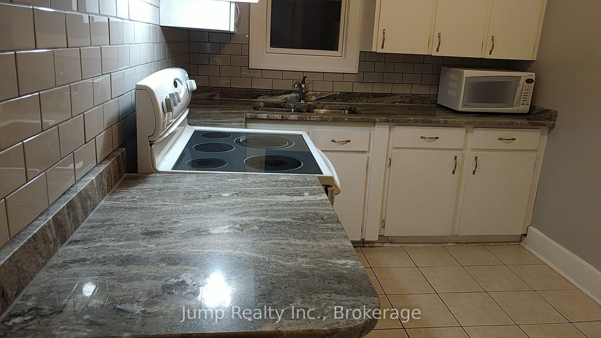 Photo 3 of Unit Upper, 366 Rosedale Avenue, Windsor, Windsor University District — HOMEH
