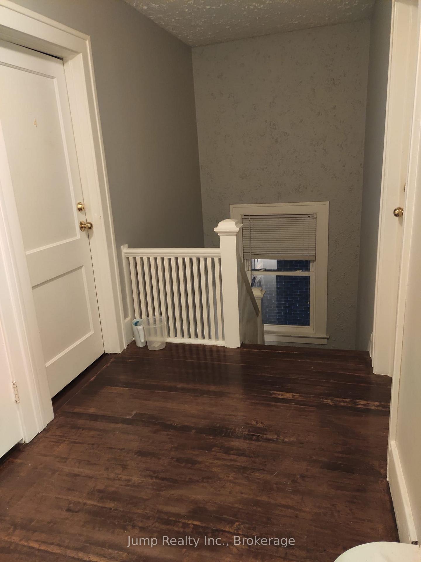 Photo 6 of Unit Upper, 366 Rosedale Avenue, Windsor, Windsor University District — HOMEH