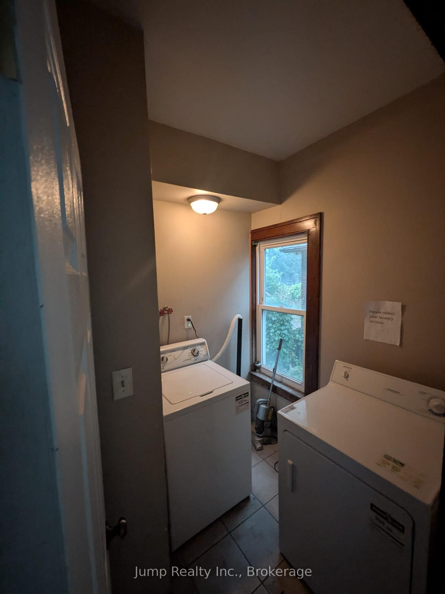 Photo 12 of Unit Upper, 366 Rosedale Avenue, Windsor, Windsor University District — HOMEH