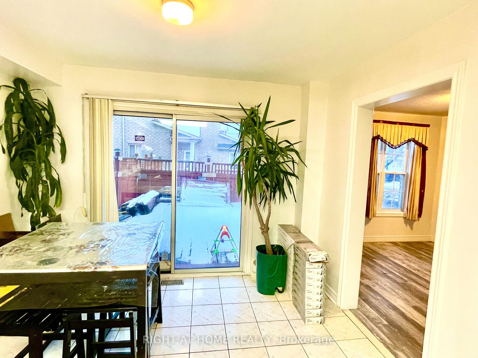 Photo 3 of Unit A, 55 Velvet Grass Lane, Brampton, Sandringham-Wellington — HOMEH