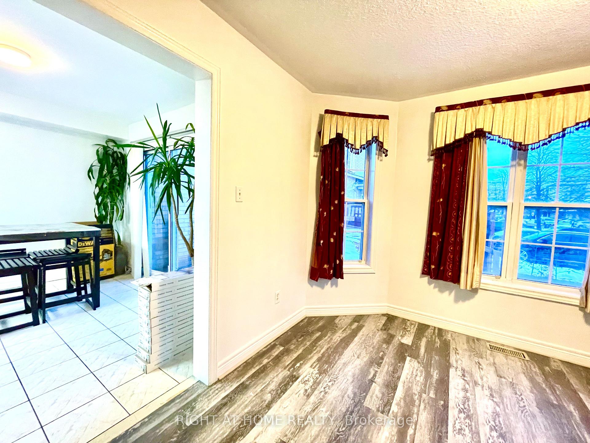 Photo 4 of Unit A, 55 Velvet Grass Lane, Brampton, Sandringham-Wellington — HOMEH