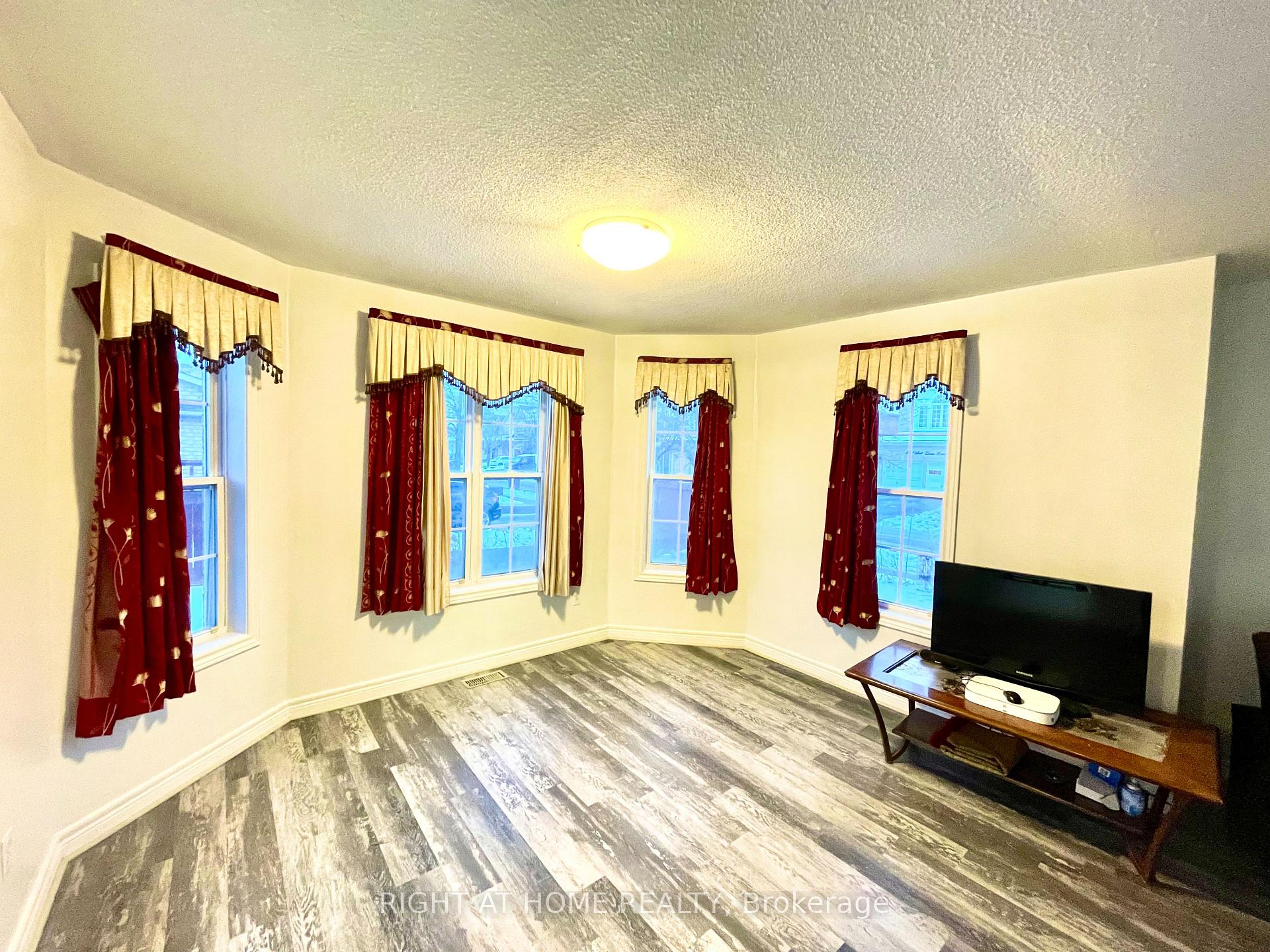 Photo 5 of Unit A, 55 Velvet Grass Lane, Brampton, Sandringham-Wellington — HOMEH