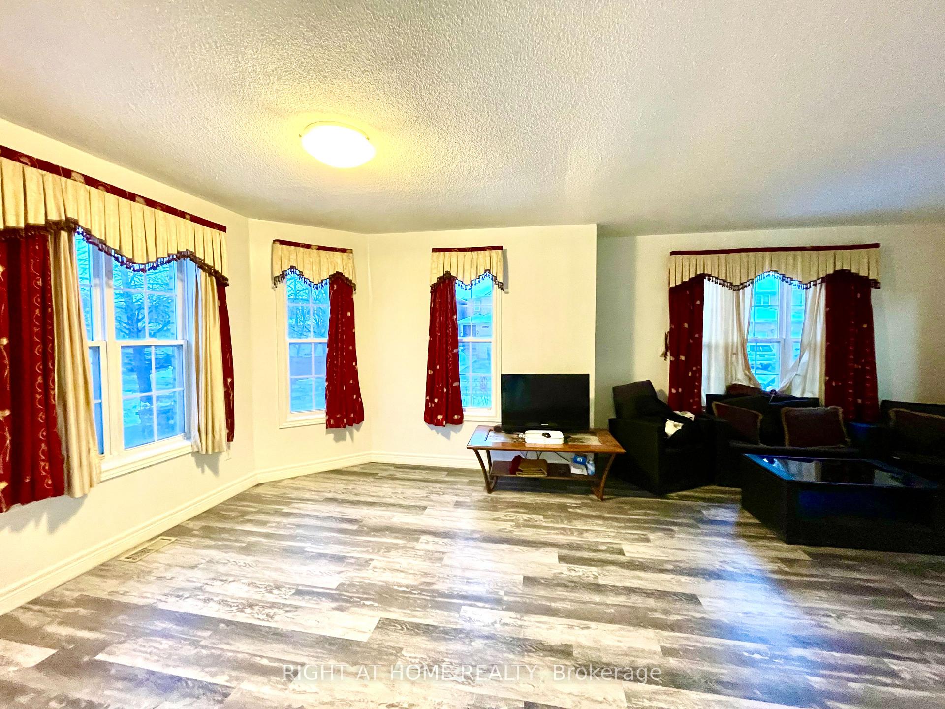 Photo 6 of Unit A, 55 Velvet Grass Lane, Brampton, Sandringham-Wellington — HOMEH