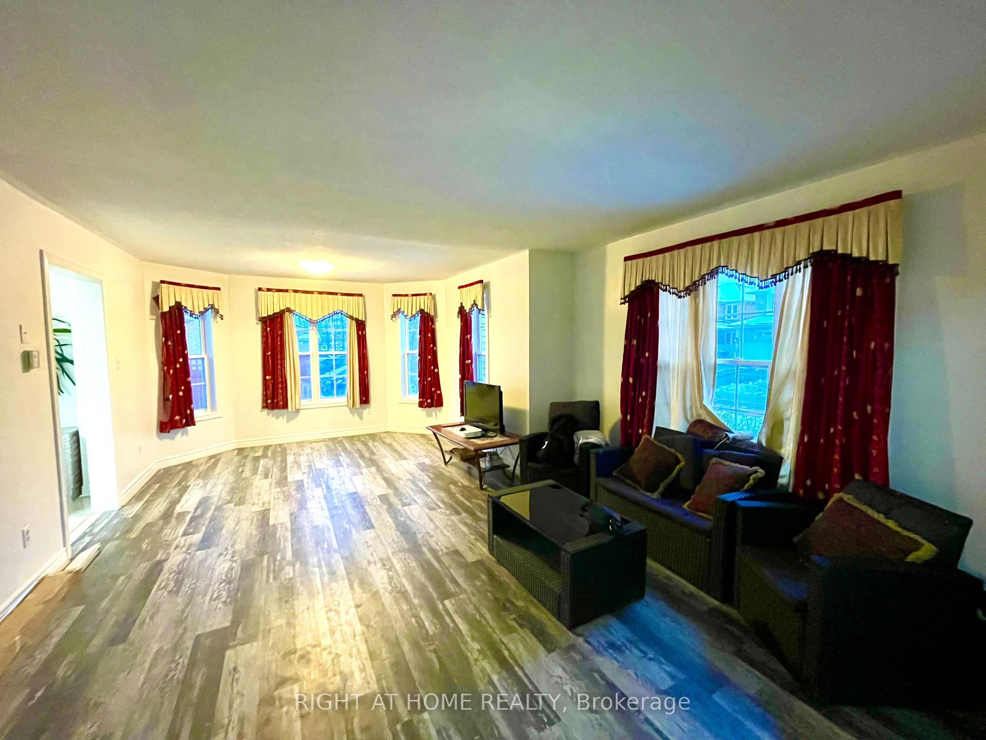 Photo 7 of Unit A, 55 Velvet Grass Lane, Brampton, Sandringham-Wellington — HOMEH
