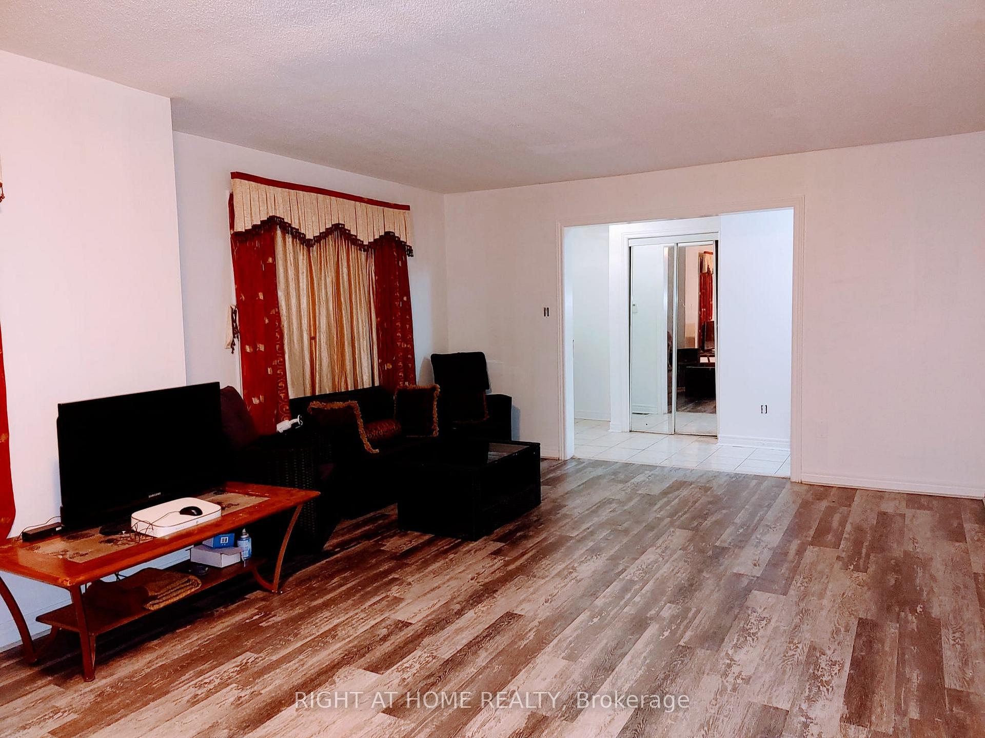 Photo 9 of Unit A, 55 Velvet Grass Lane, Brampton, Sandringham-Wellington — HOMEH