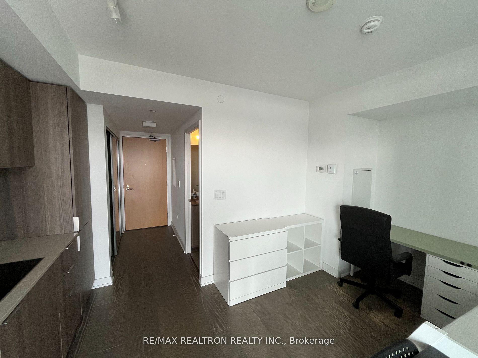 Photo 4 of Unit 2712, 11 Wellesley Street W, Toronto, Bay Street Corridor — HOMEH