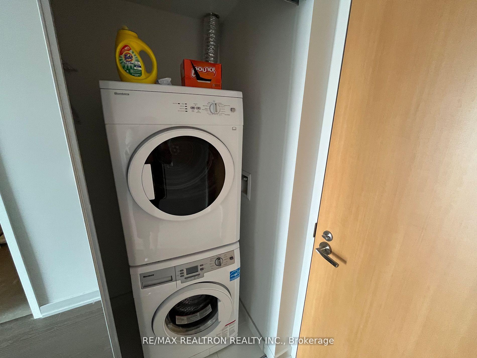 Photo 5 of Unit 2712, 11 Wellesley Street W, Toronto, Bay Street Corridor — HOMEH