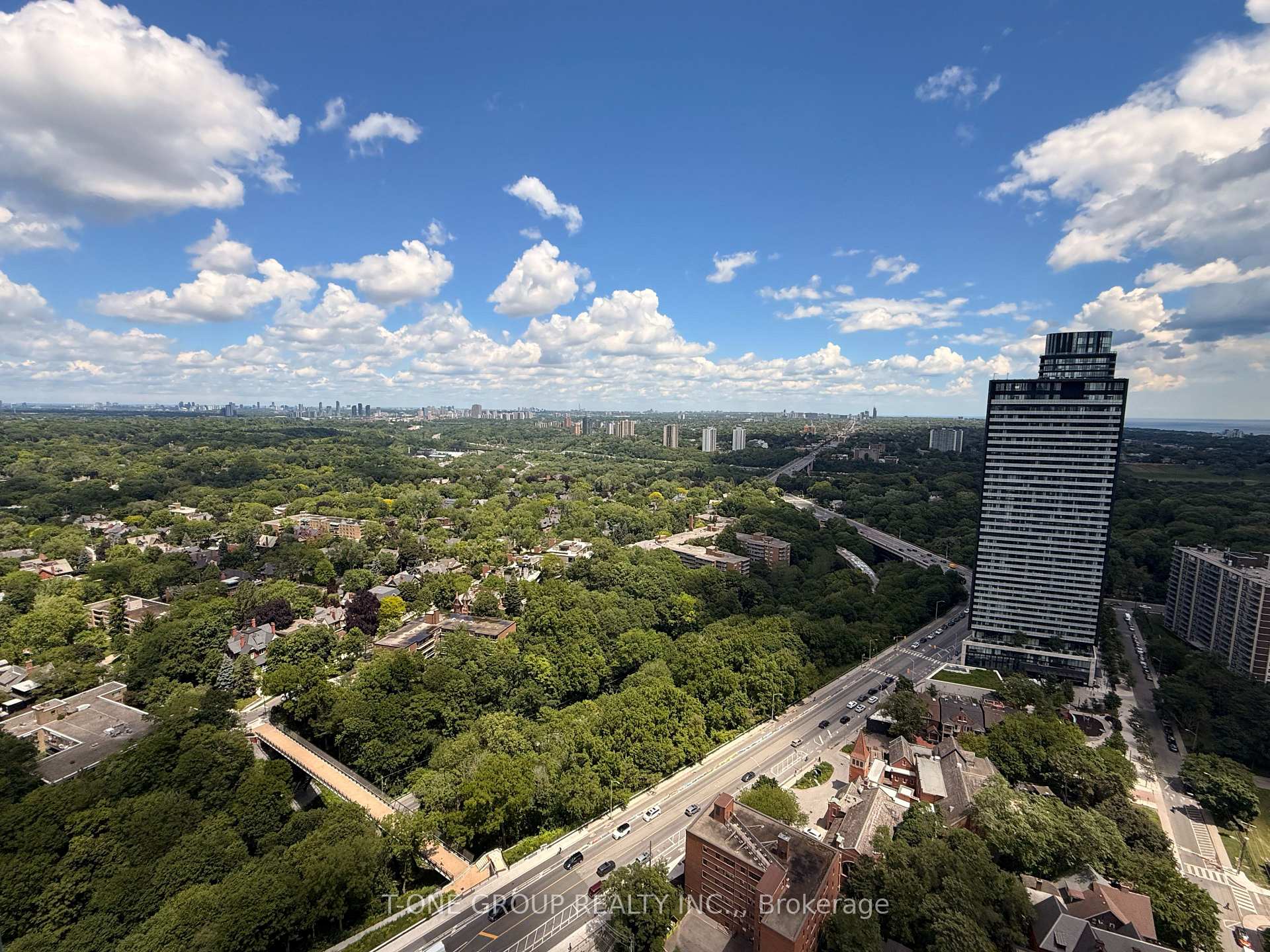 Photo 10 of Unit 3708, 609 Sherbourne Street E, Toronto, North St. James Town — HOMEH