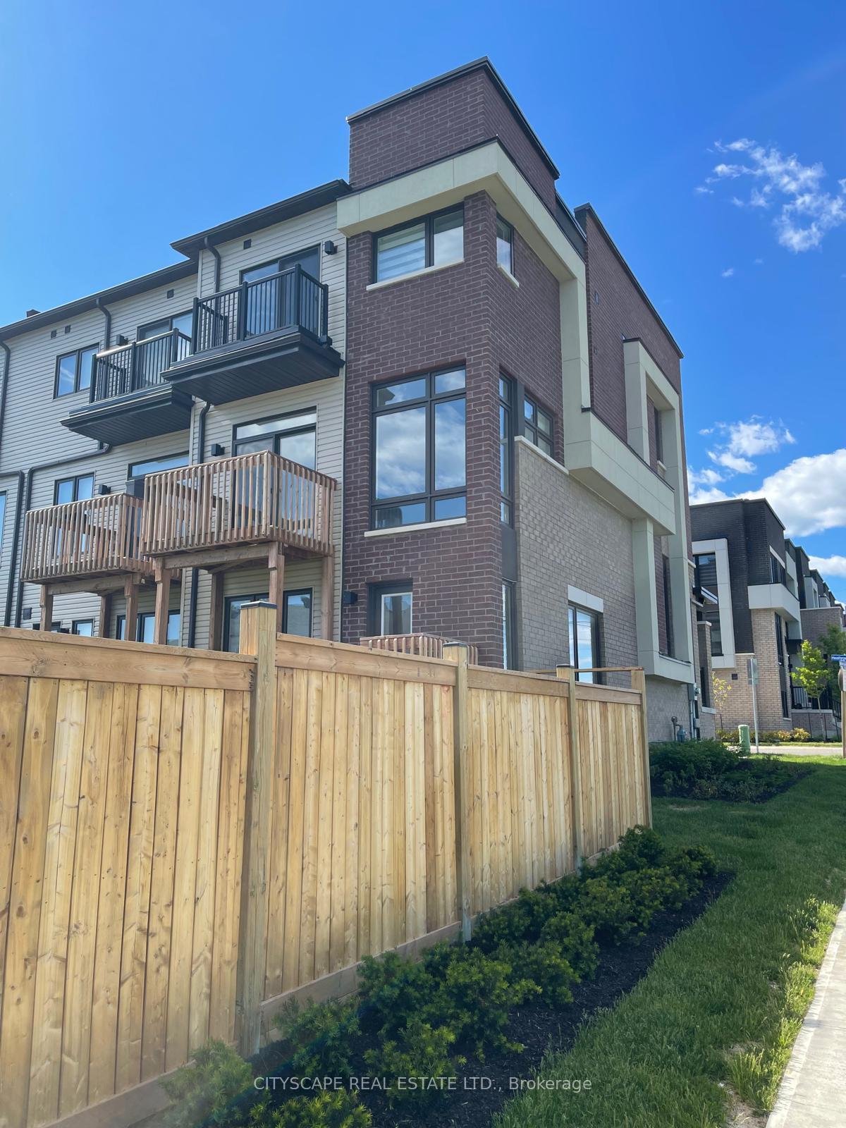 Photo 7 of 801 Heathrow Path N, Oshawa, Samac — HOMEH
