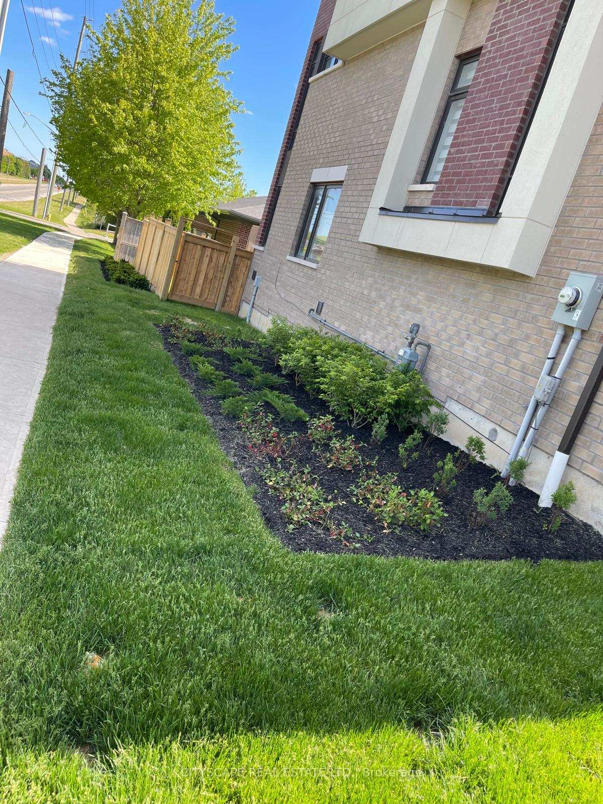 Photo 8 of 801 Heathrow Path N, Oshawa, Samac — HOMEH