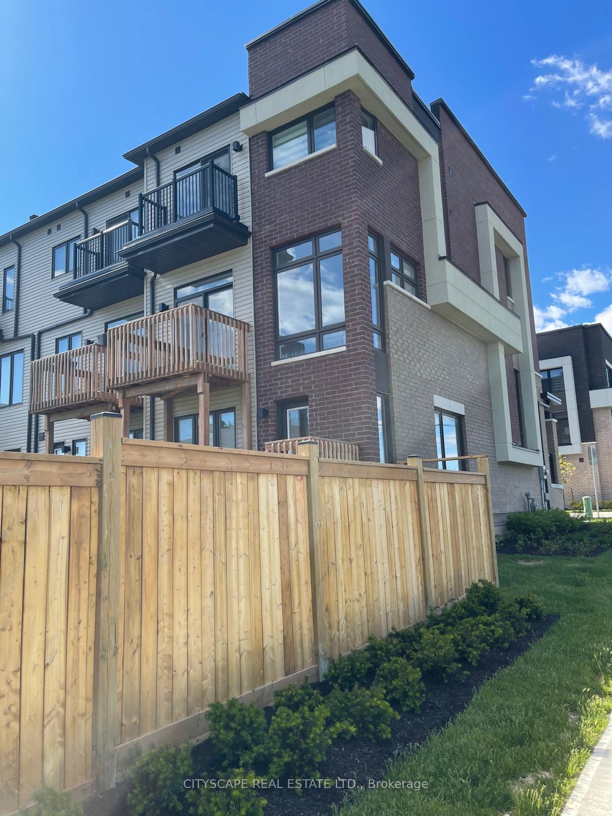 Photo 10 of 801 Heathrow Path N, Oshawa, Samac — HOMEH