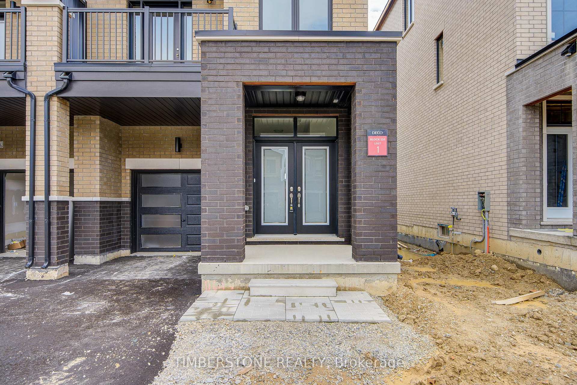 Photo 2 of 108 Arnold Circle, Brampton, Northwest Brampton — HOMEH