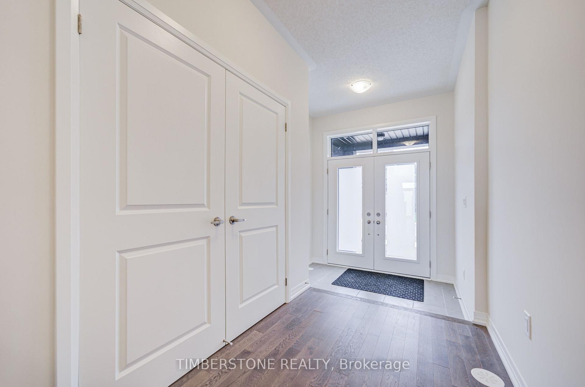 Photo 4 of 108 Arnold Circle, Brampton, Northwest Brampton — HOMEH