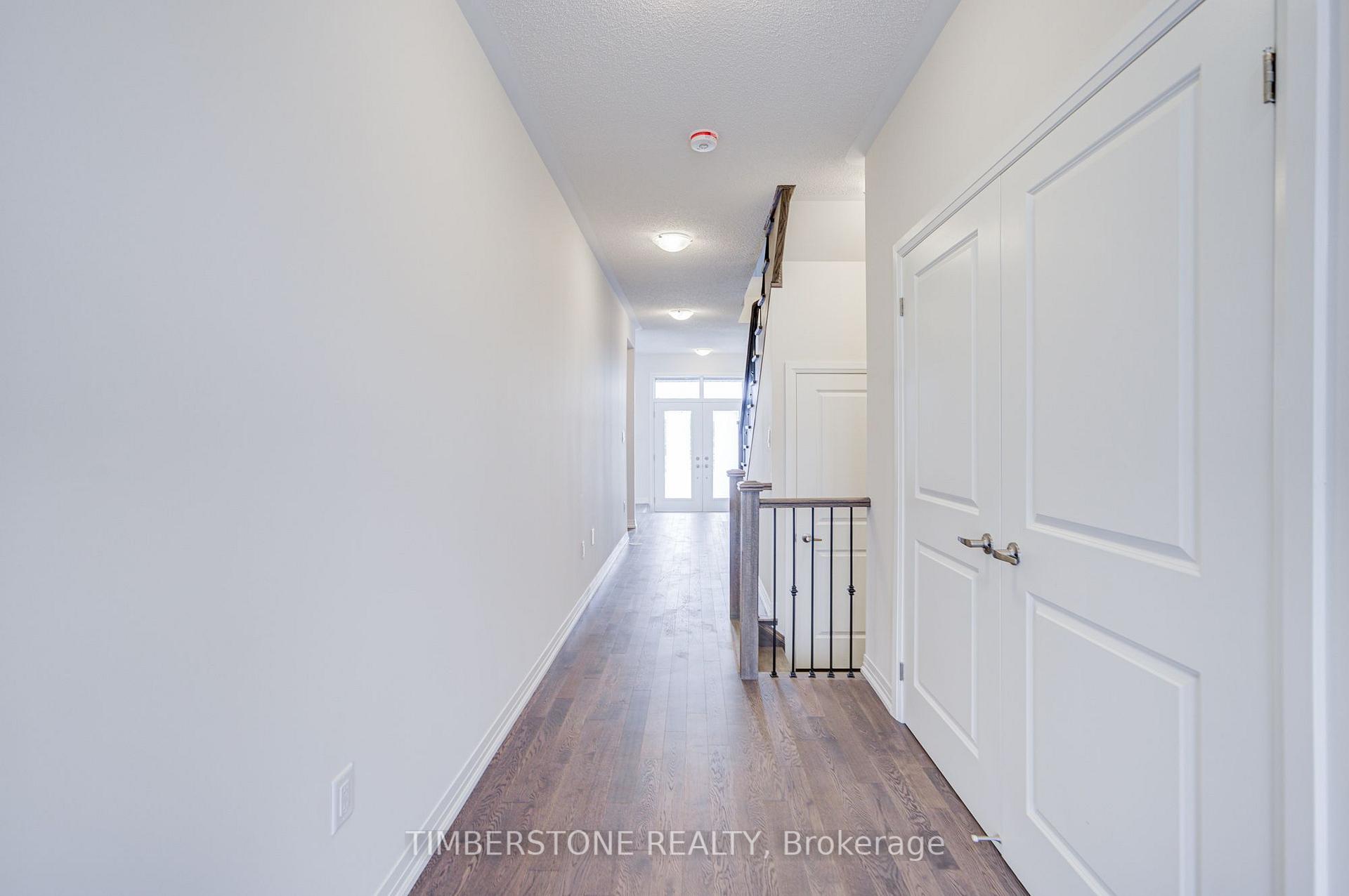 Photo 5 of 108 Arnold Circle, Brampton, Northwest Brampton — HOMEH