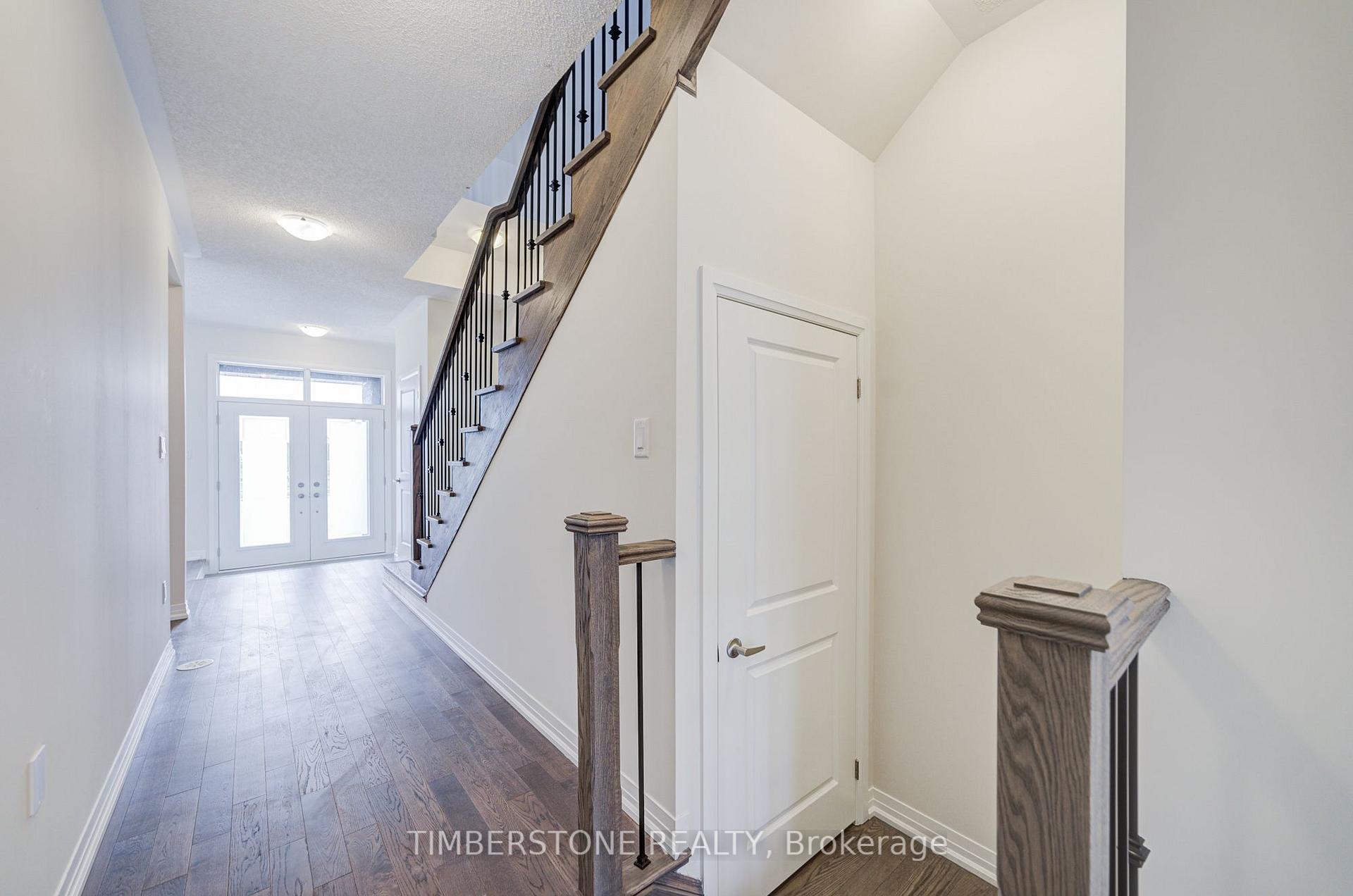 Photo 6 of 108 Arnold Circle, Brampton, Northwest Brampton — HOMEH