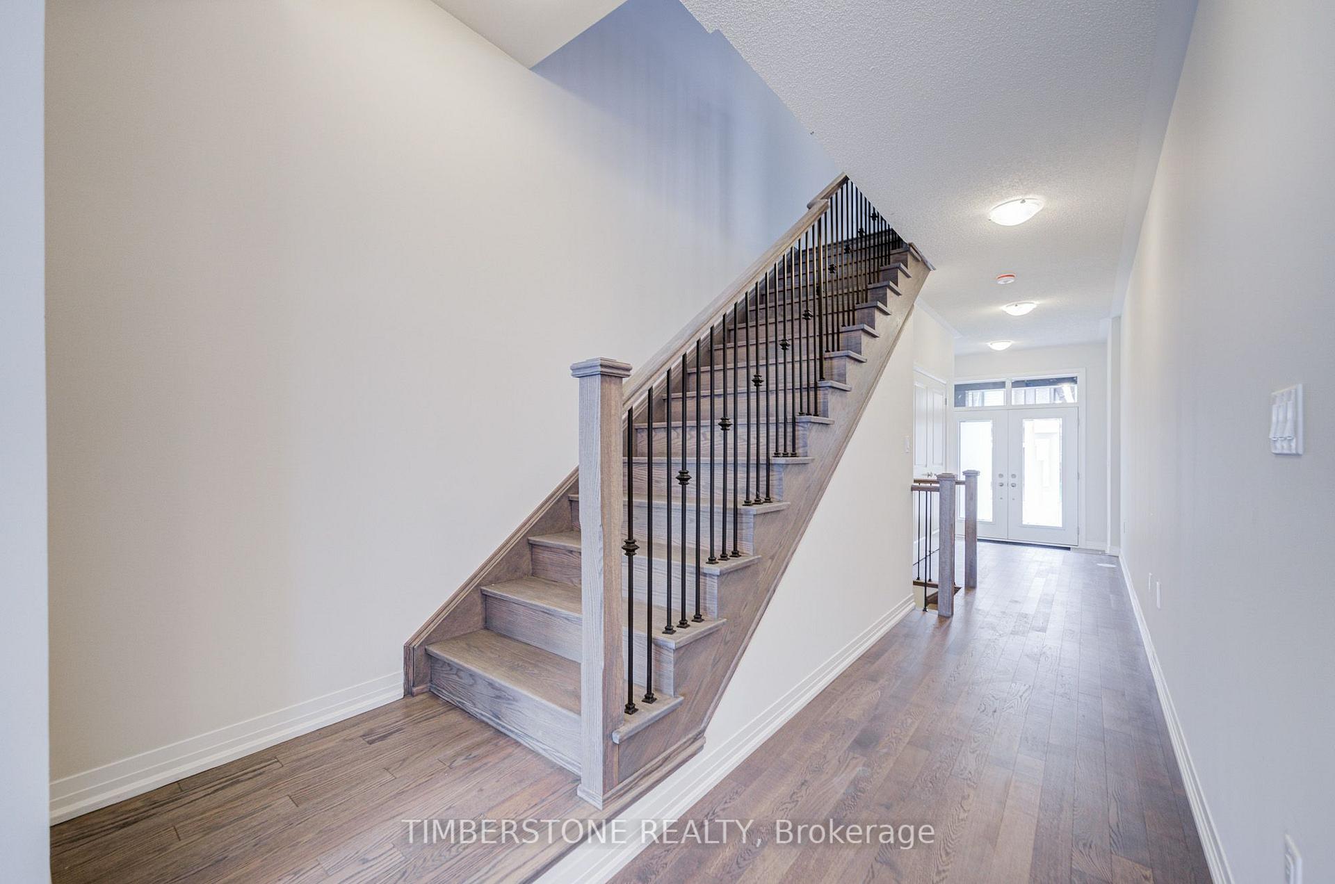 Photo 7 of 108 Arnold Circle, Brampton, Northwest Brampton — HOMEH