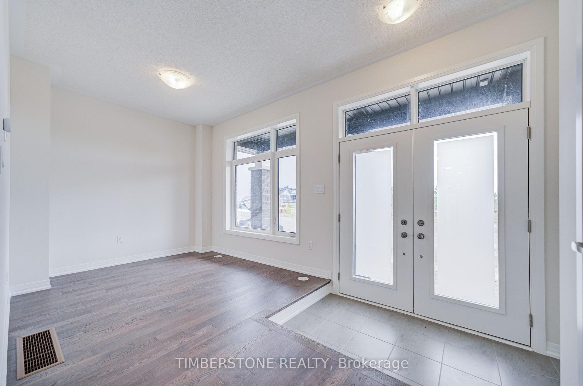 Photo 8 of 108 Arnold Circle, Brampton, Northwest Brampton — HOMEH
