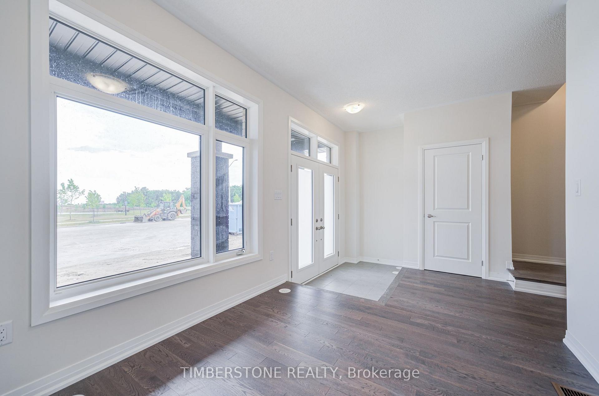 Photo 9 of 108 Arnold Circle, Brampton, Northwest Brampton — HOMEH