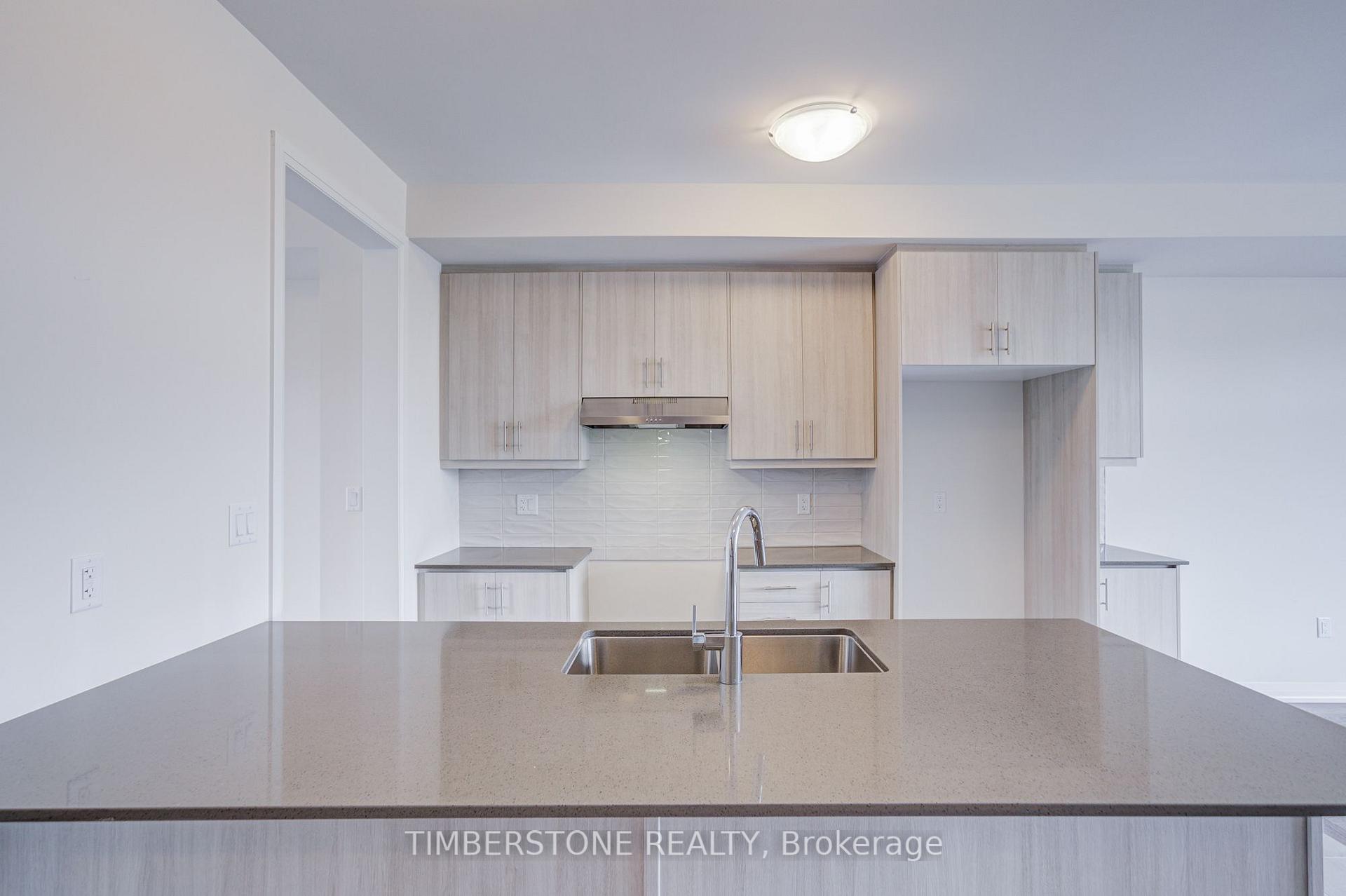 Photo 17 of 108 Arnold Circle, Brampton, Northwest Brampton — HOMEH