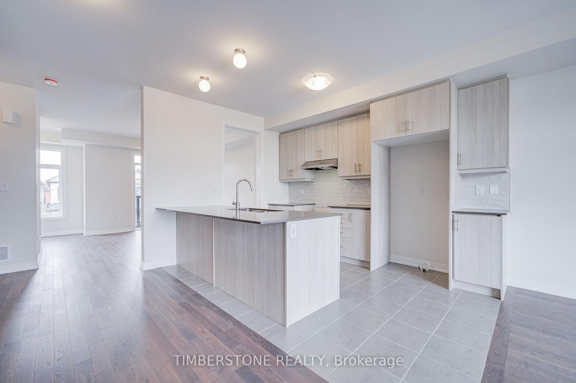 Photo 18 of 108 Arnold Circle, Brampton, Northwest Brampton — HOMEH
