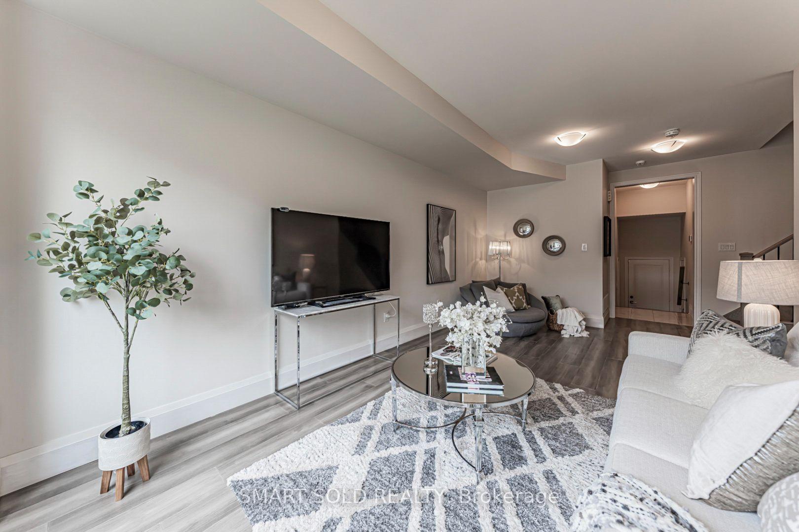 Photo 4 of 585 Marc Santi Boulevard, Vaughan, Patterson — HOMEH