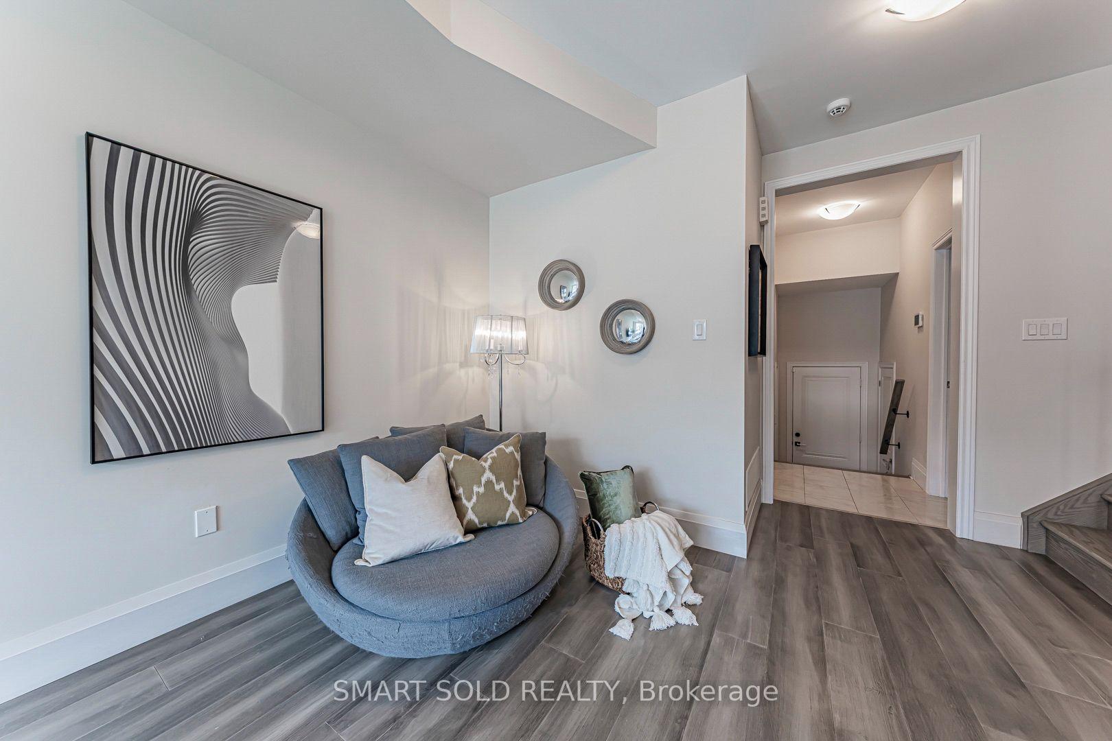 Photo 5 of 585 Marc Santi Boulevard, Vaughan, Patterson — HOMEH