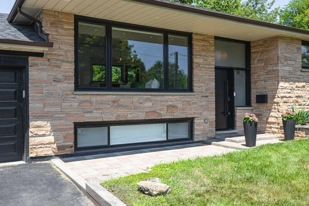 Photo 3 of 14 Bonacres Avenue, Scarborough, Centennial Scarborough — HOMEH