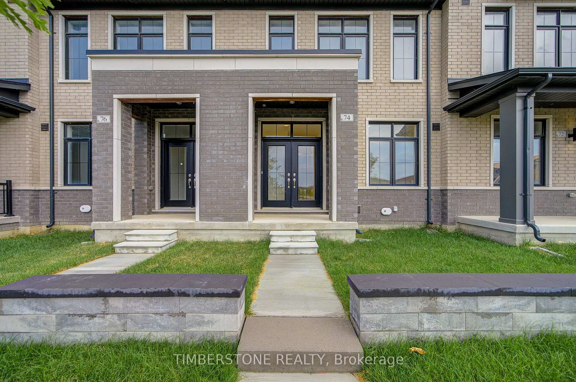 Photo 4 of 74 Blue Pond Drive, Brampton, Northwest Brampton — HOMEH
