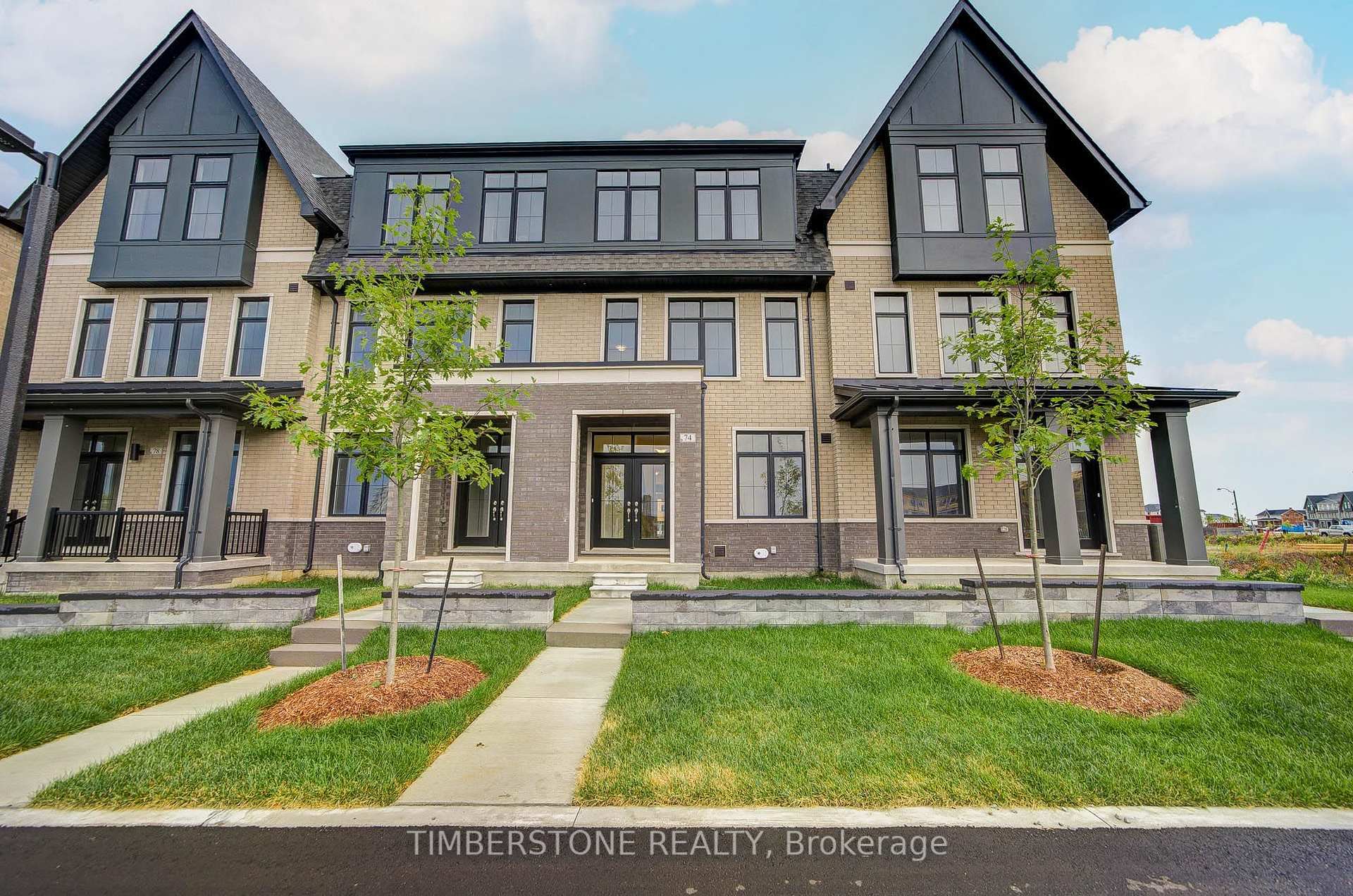 Photo 5 of 74 Blue Pond Drive, Brampton, Northwest Brampton — HOMEH