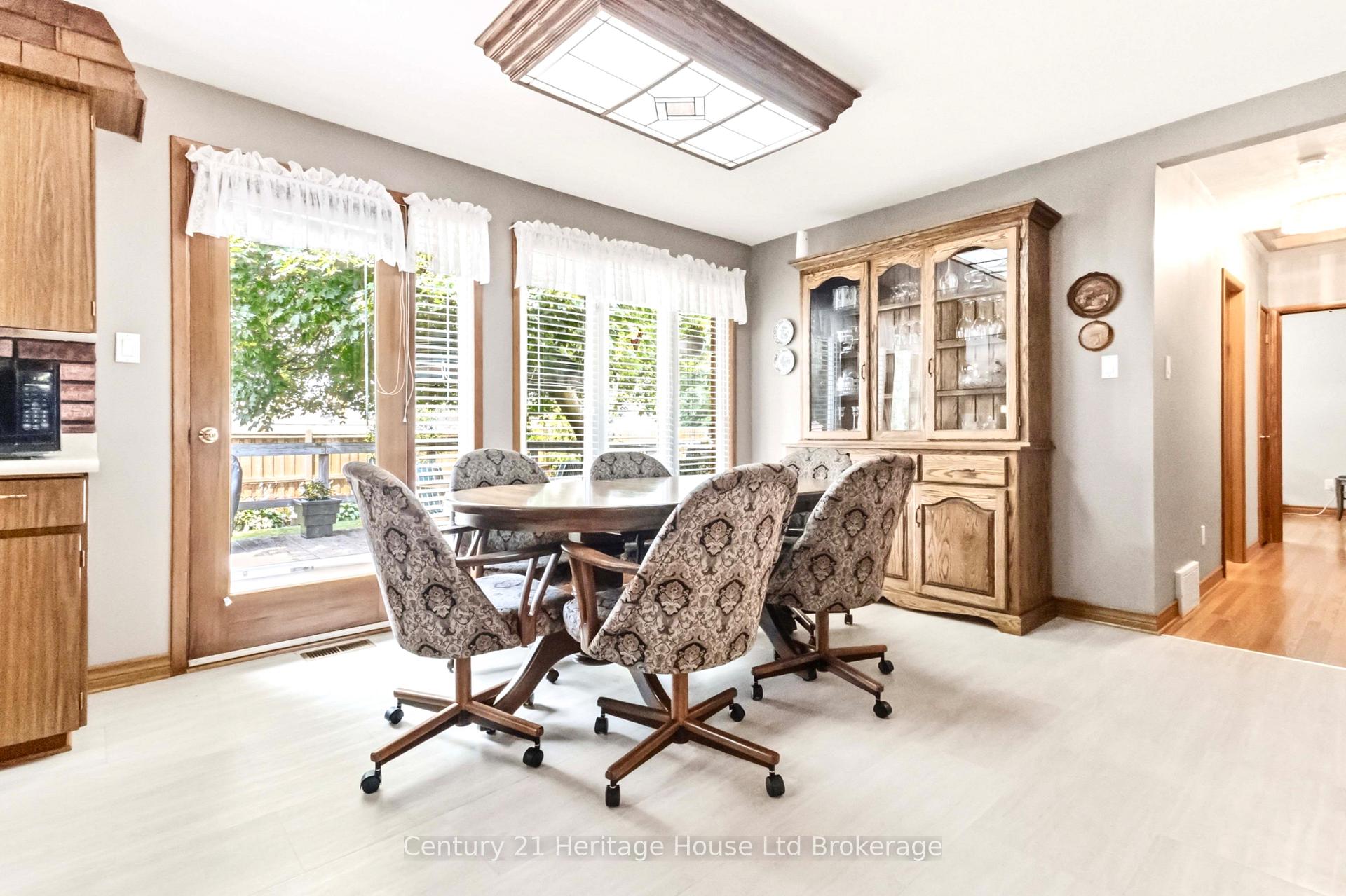 Photo 8 of 26 Deveron Crescent, London, South T — HOMEH
