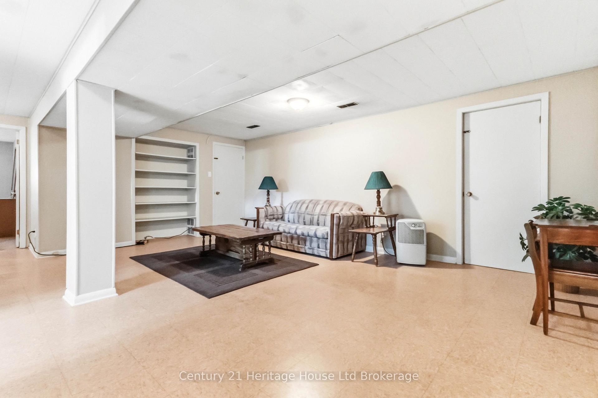 Photo 18 of 26 Deveron Crescent, London, South T — HOMEH