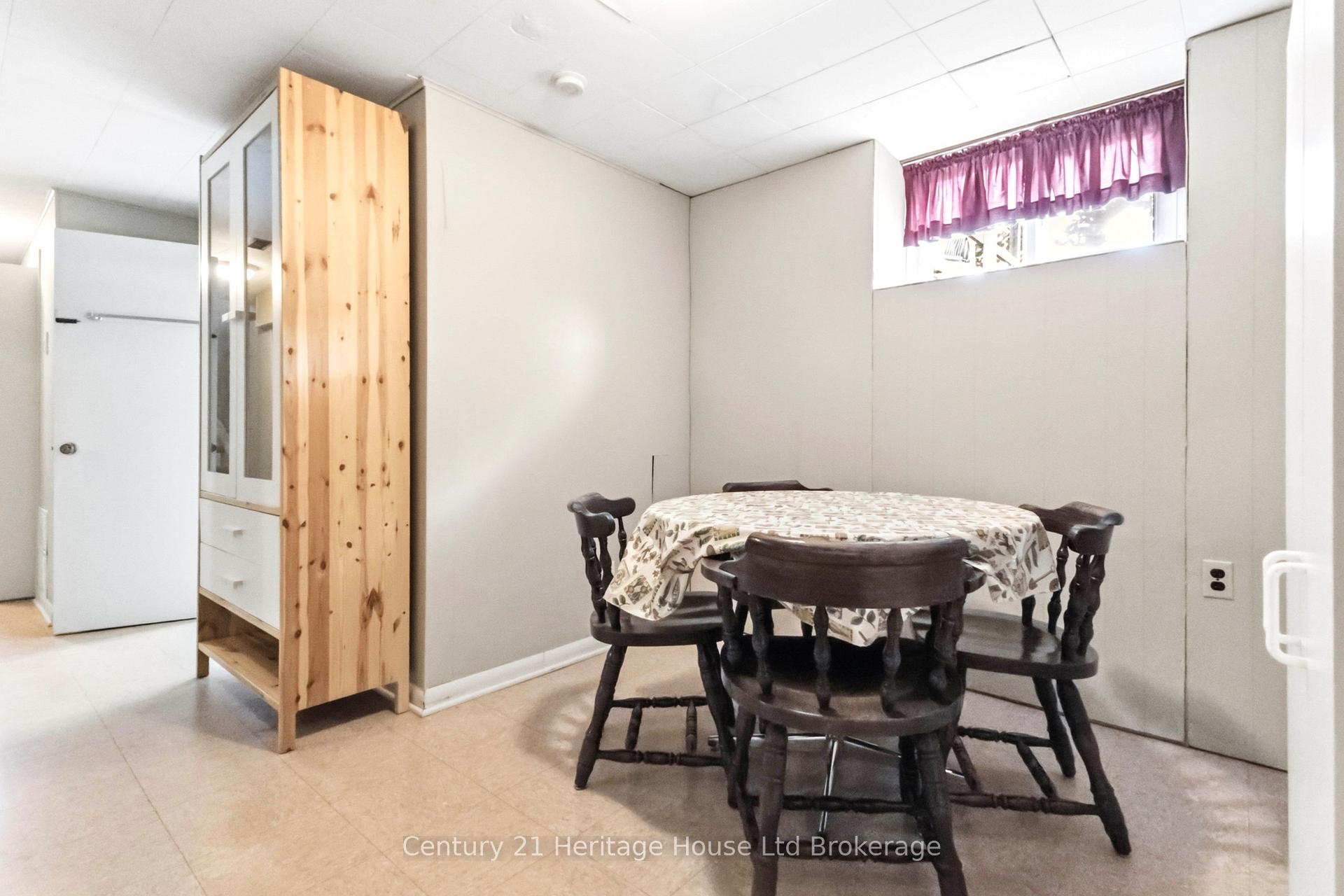 Photo 19 of 26 Deveron Crescent, London, South T — HOMEH