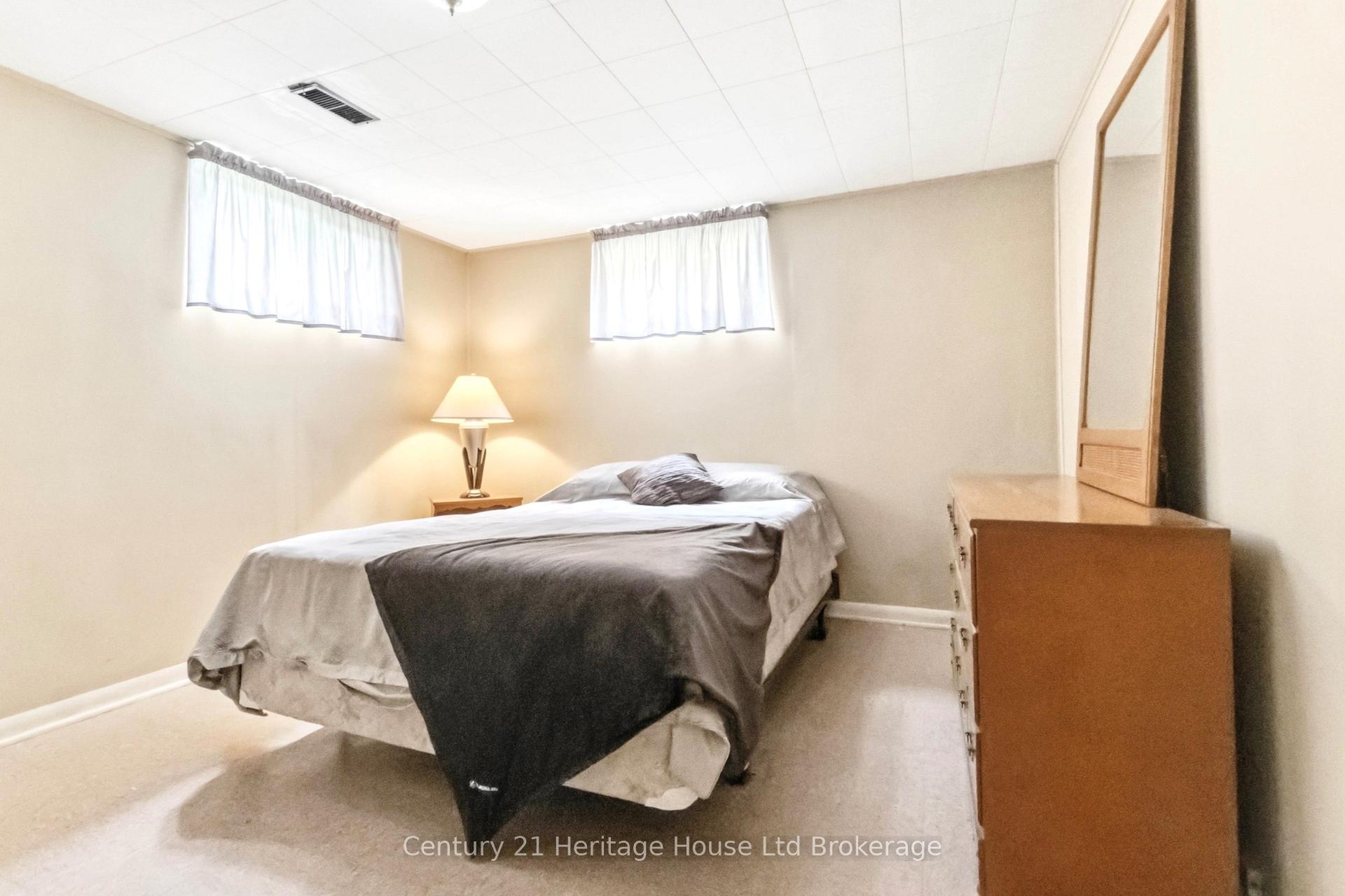 Photo 21 of 26 Deveron Crescent, London, South T — HOMEH