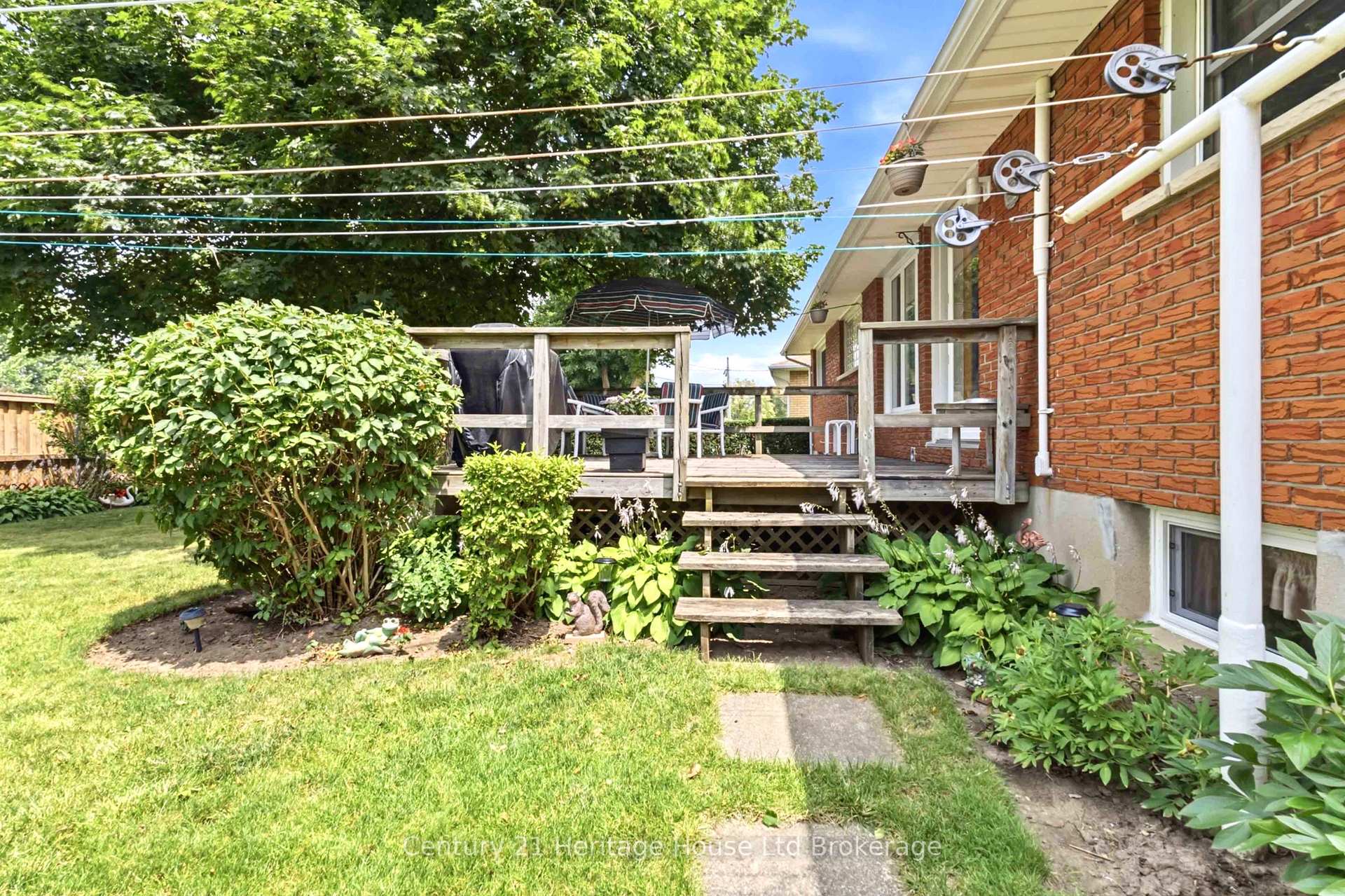 Photo 27 of 26 Deveron Crescent, London, South T — HOMEH