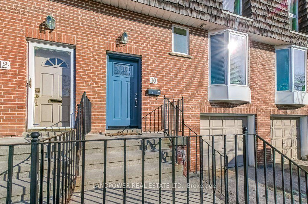 Photo 3 of 10 Brassbell Mill Way, North York, St. Andrew-Windfields — HOMEH