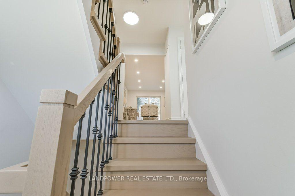 Photo 5 of 10 Brassbell Mill Way, North York, St. Andrew-Windfields — HOMEH