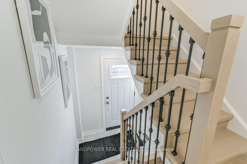 Photo 6 of 10 Brassbell Mill Way, North York, St. Andrew-Windfields — HOMEH