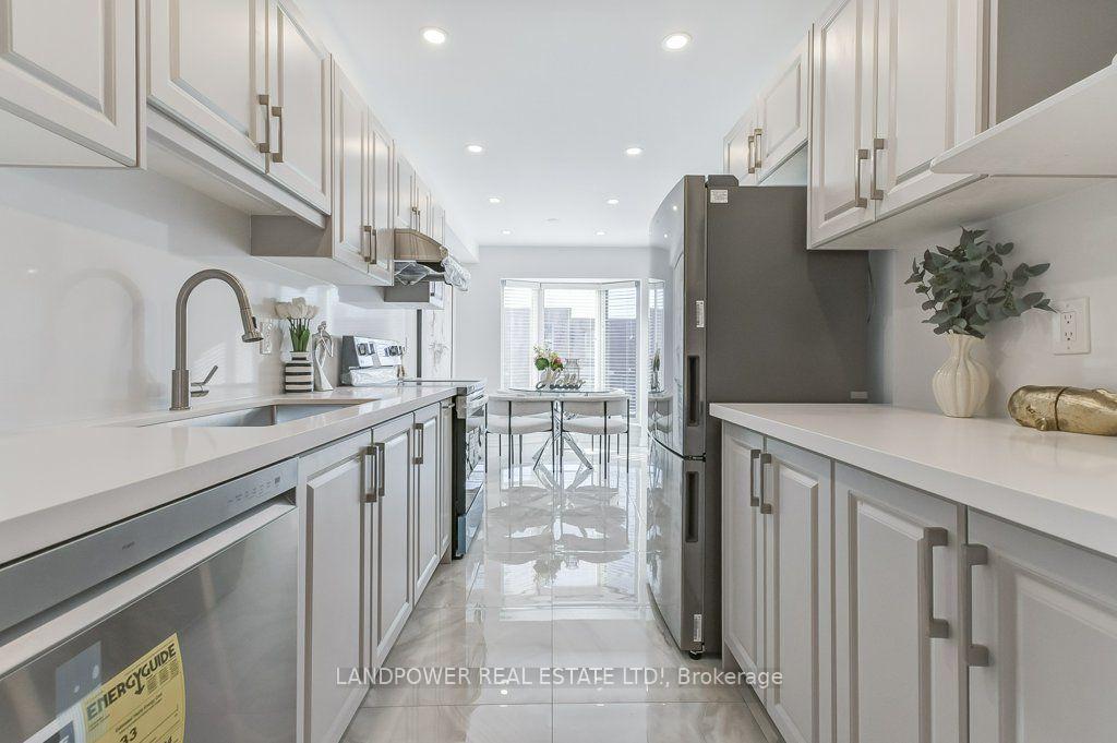 Photo 12 of 10 Brassbell Mill Way, North York, St. Andrew-Windfields — HOMEH