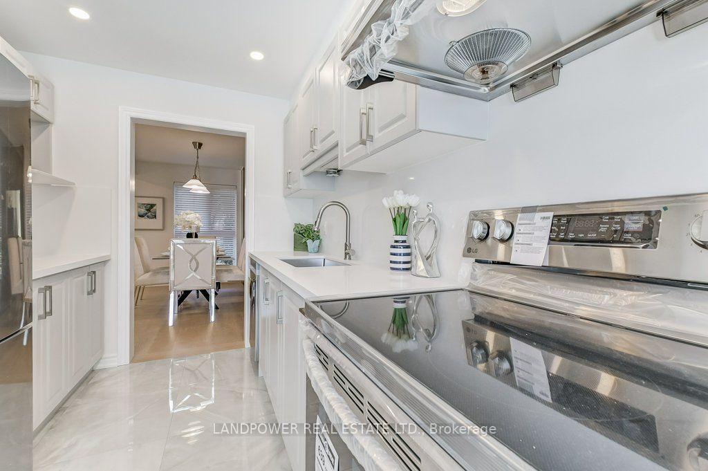 Photo 13 of 10 Brassbell Mill Way, North York, St. Andrew-Windfields — HOMEH