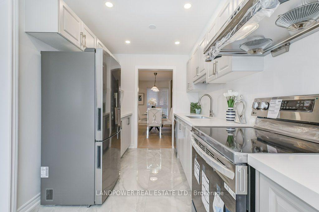 Photo 14 of 10 Brassbell Mill Way, North York, St. Andrew-Windfields — HOMEH