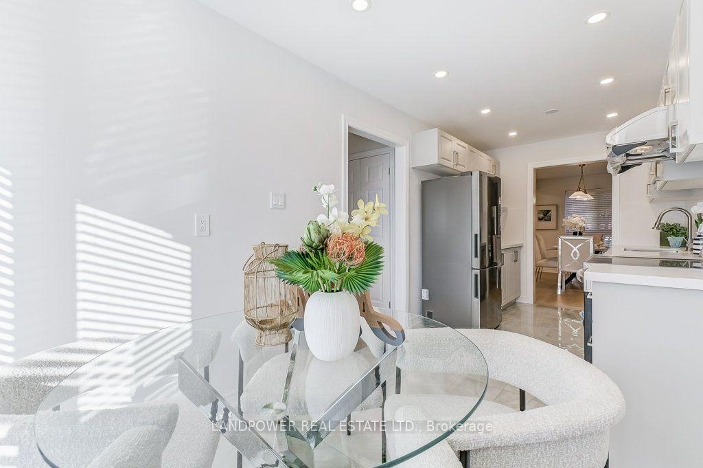 Photo 16 of 10 Brassbell Mill Way, North York, St. Andrew-Windfields — HOMEH
