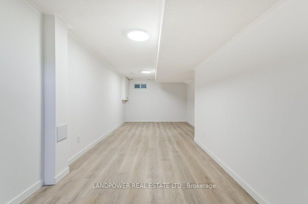 Photo 26 of 10 Brassbell Mill Way, North York, St. Andrew-Windfields — HOMEH