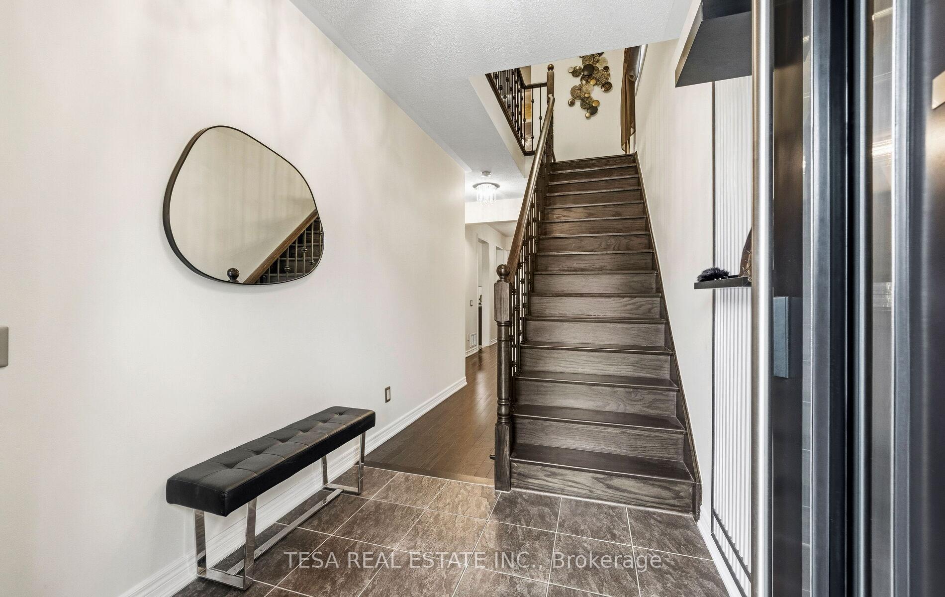 Photo 5 of 417 Lady Nadia Drive, Vaughan, Patterson — HOMEH