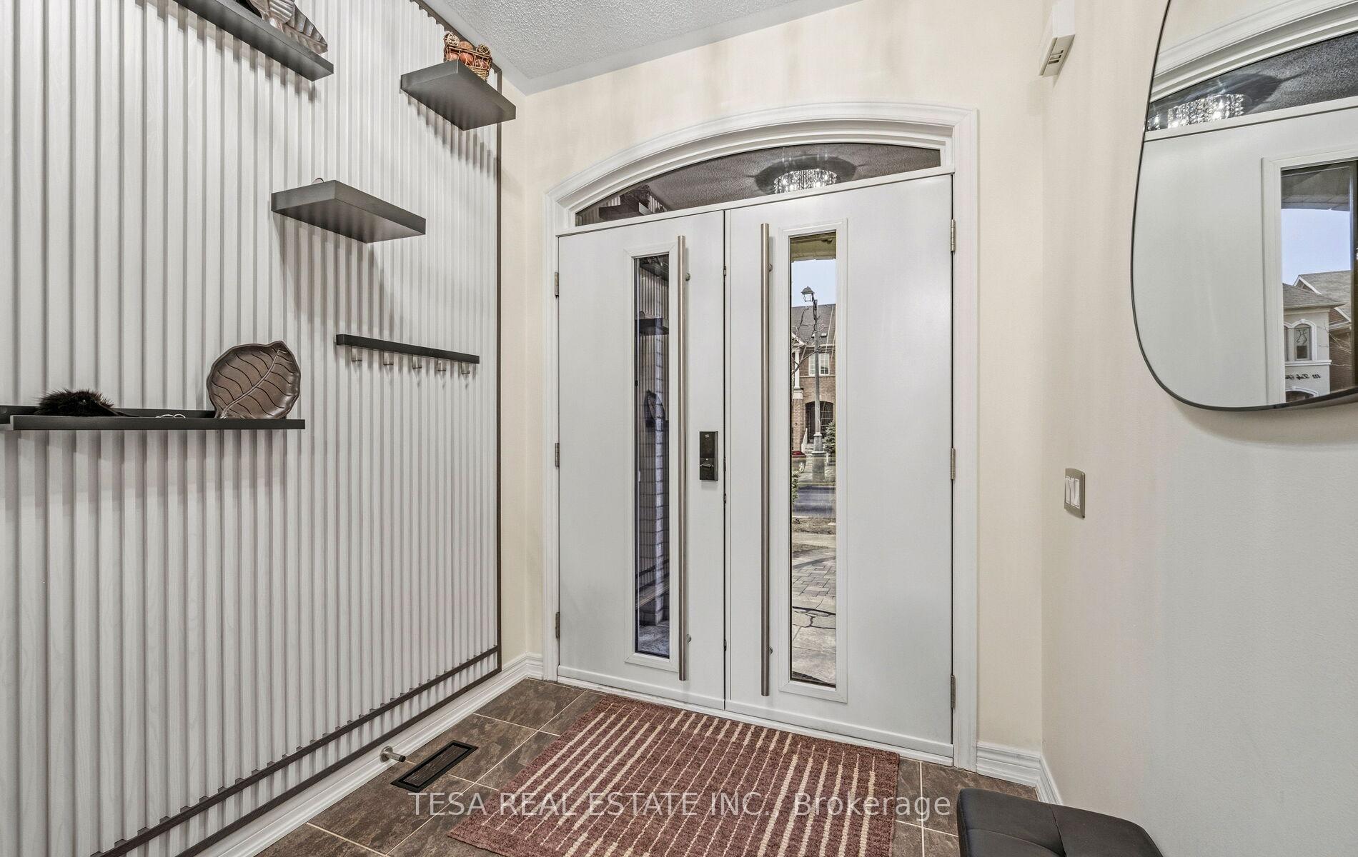 Photo 6 of 417 Lady Nadia Drive, Vaughan, Patterson — HOMEH