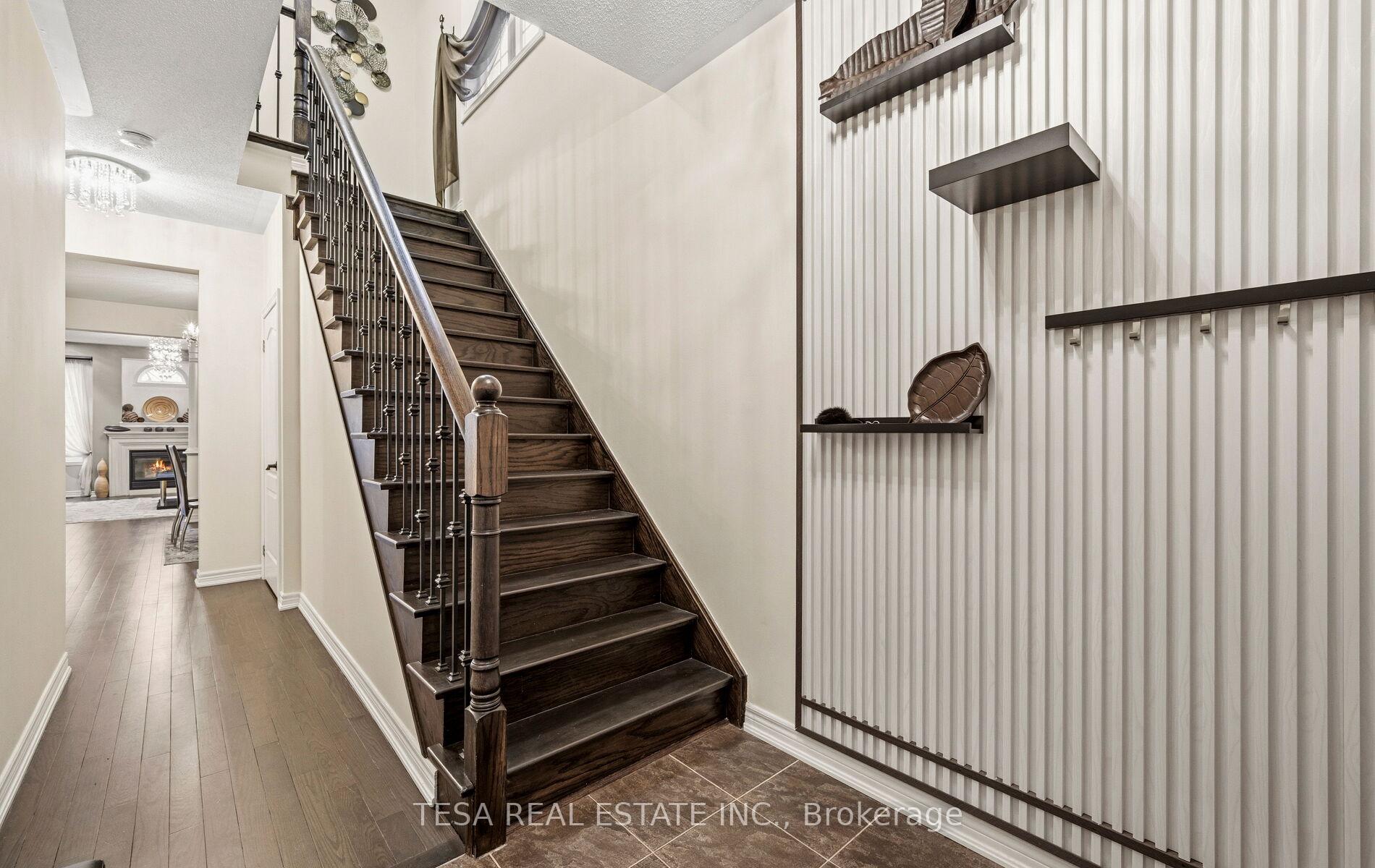 Photo 7 of 417 Lady Nadia Drive, Vaughan, Patterson — HOMEH
