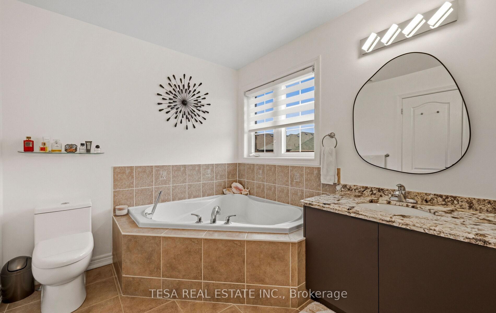 Photo 36 of 417 Lady Nadia Drive, Vaughan, Patterson — HOMEH