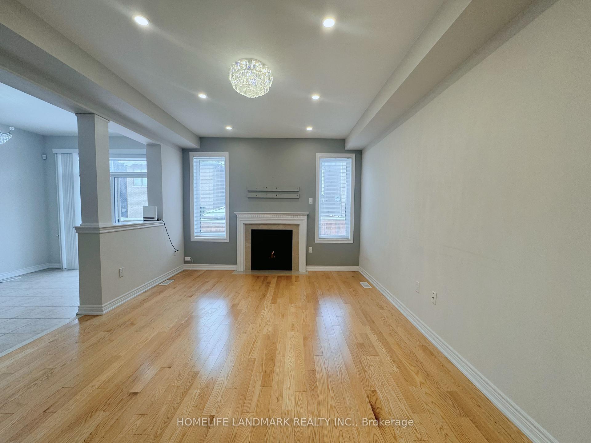 Photo 4 of 36 Applegate Drive, East Gwillimbury, Sharon — HOMEH