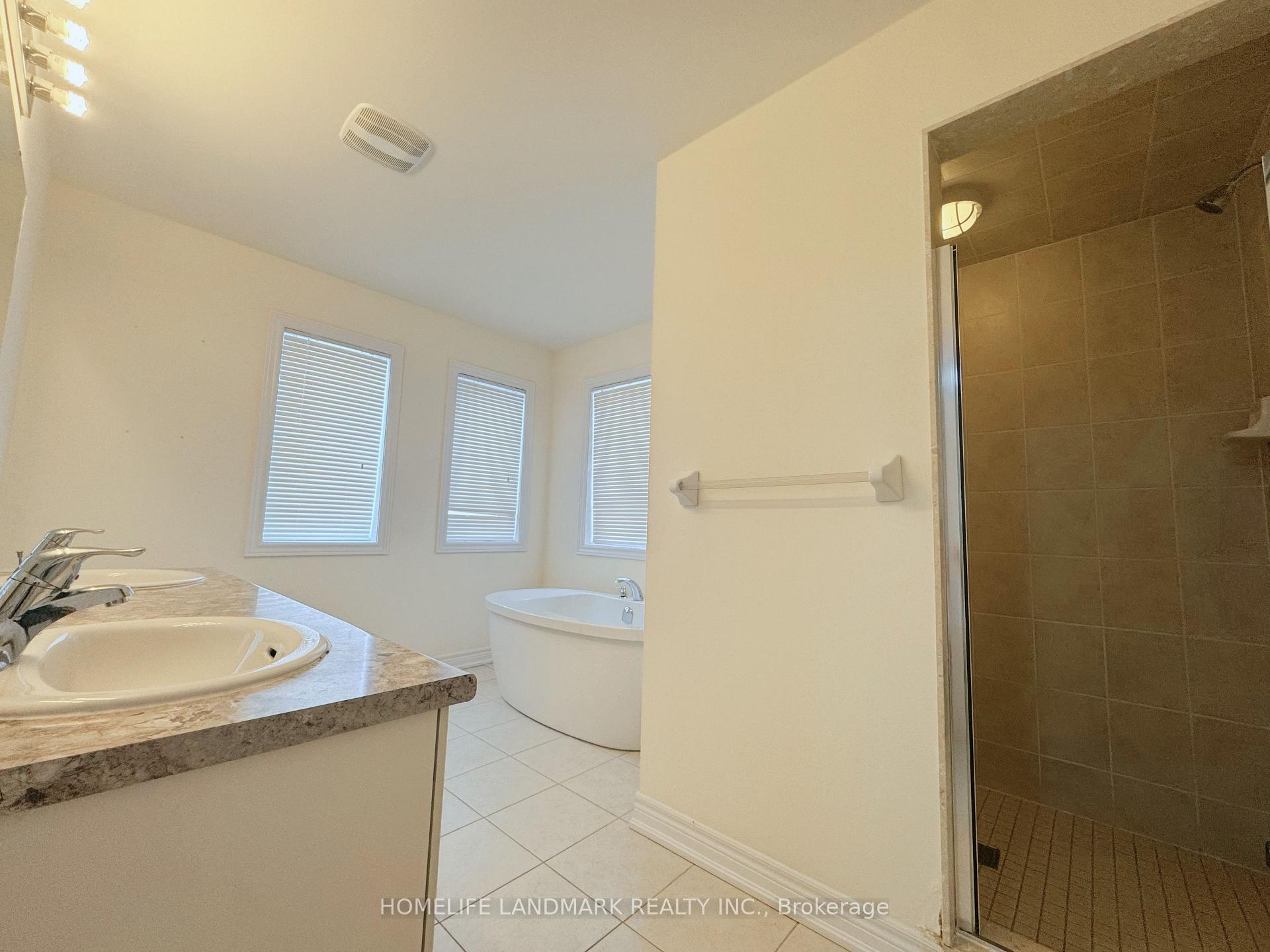 Photo 20 of 36 Applegate Drive, East Gwillimbury, Sharon — HOMEH