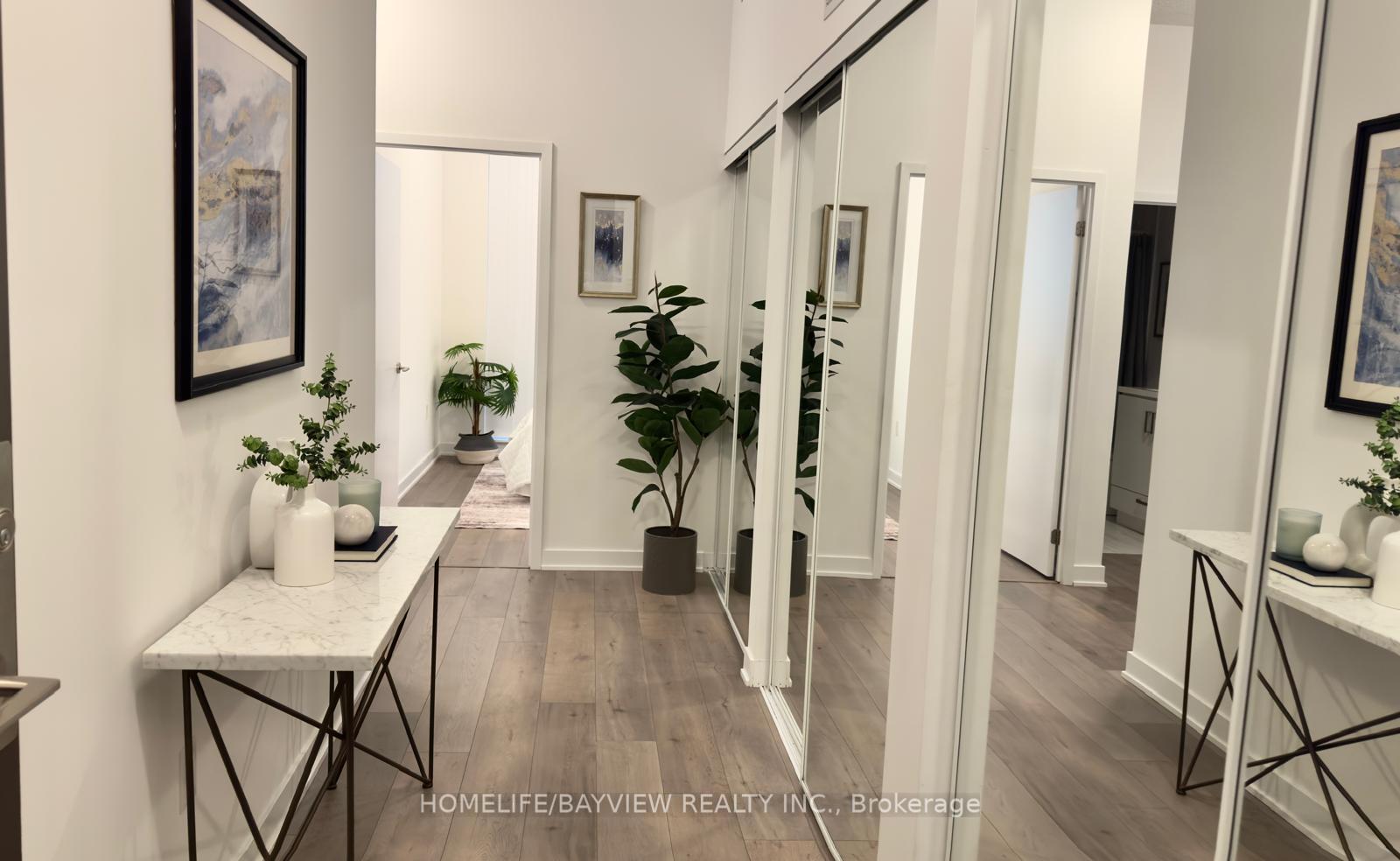 Photo 4 of Unit 512, 38 Honeycrisp Crescent, Vaughan, Vaughan Corporate Centre — HOMEH