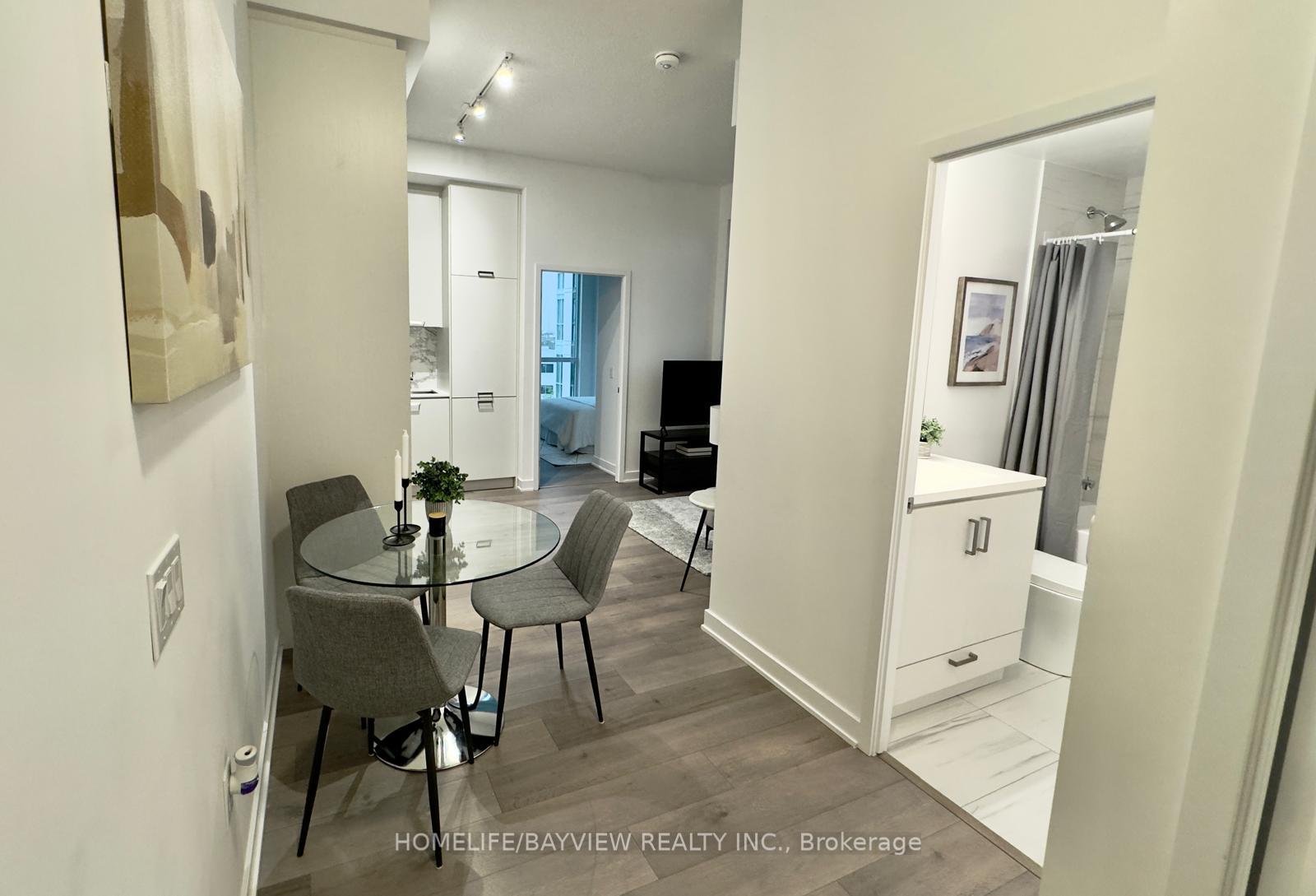 Photo 5 of Unit 512, 38 Honeycrisp Crescent, Vaughan, Vaughan Corporate Centre — HOMEH